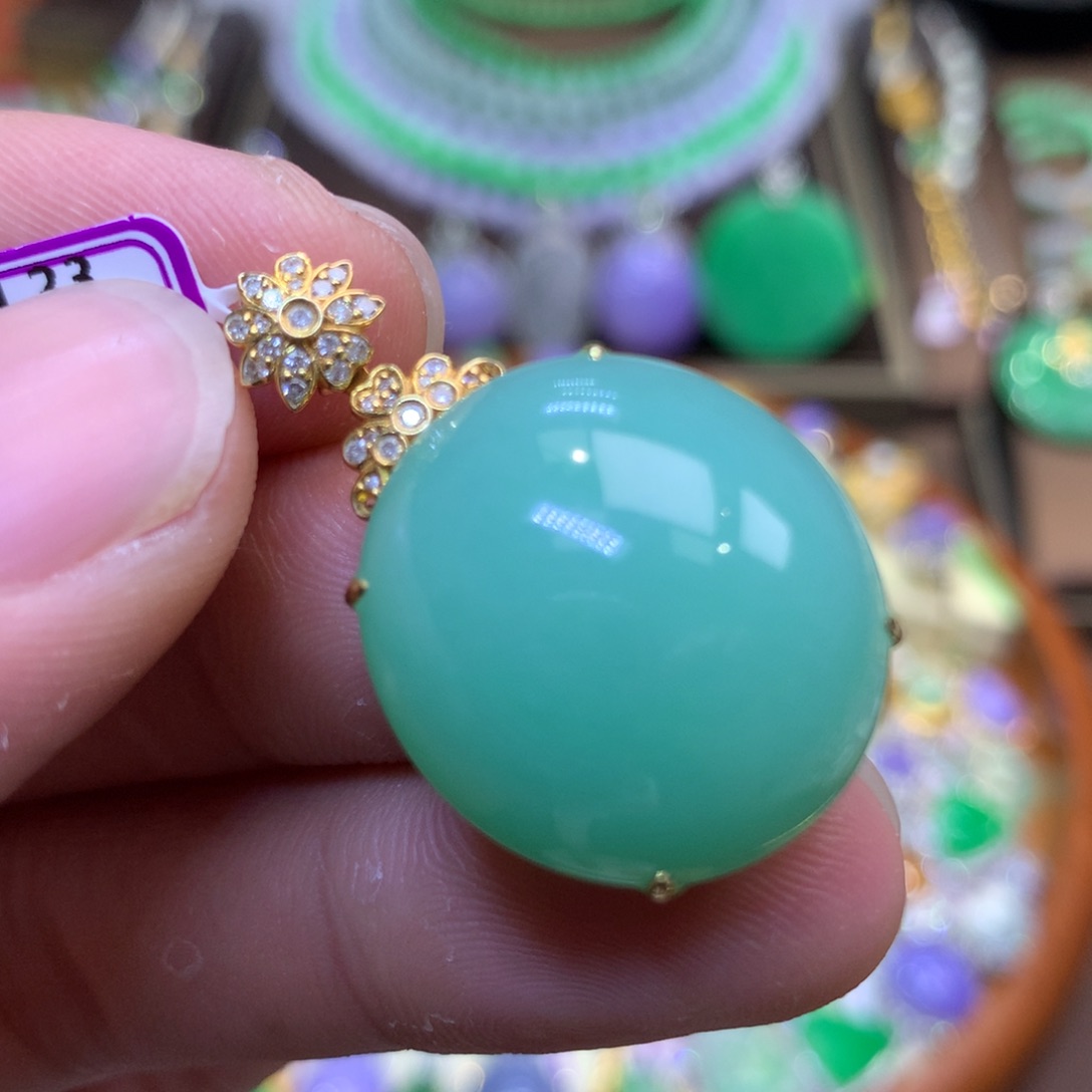 翡翠18K金镶嵌颈饰