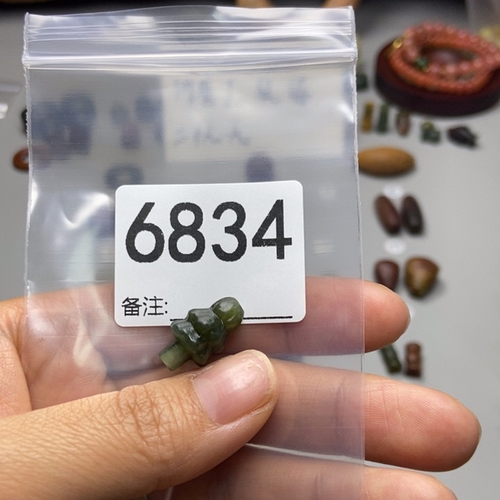 睡***包蛇纹石玉未镶嵌项链