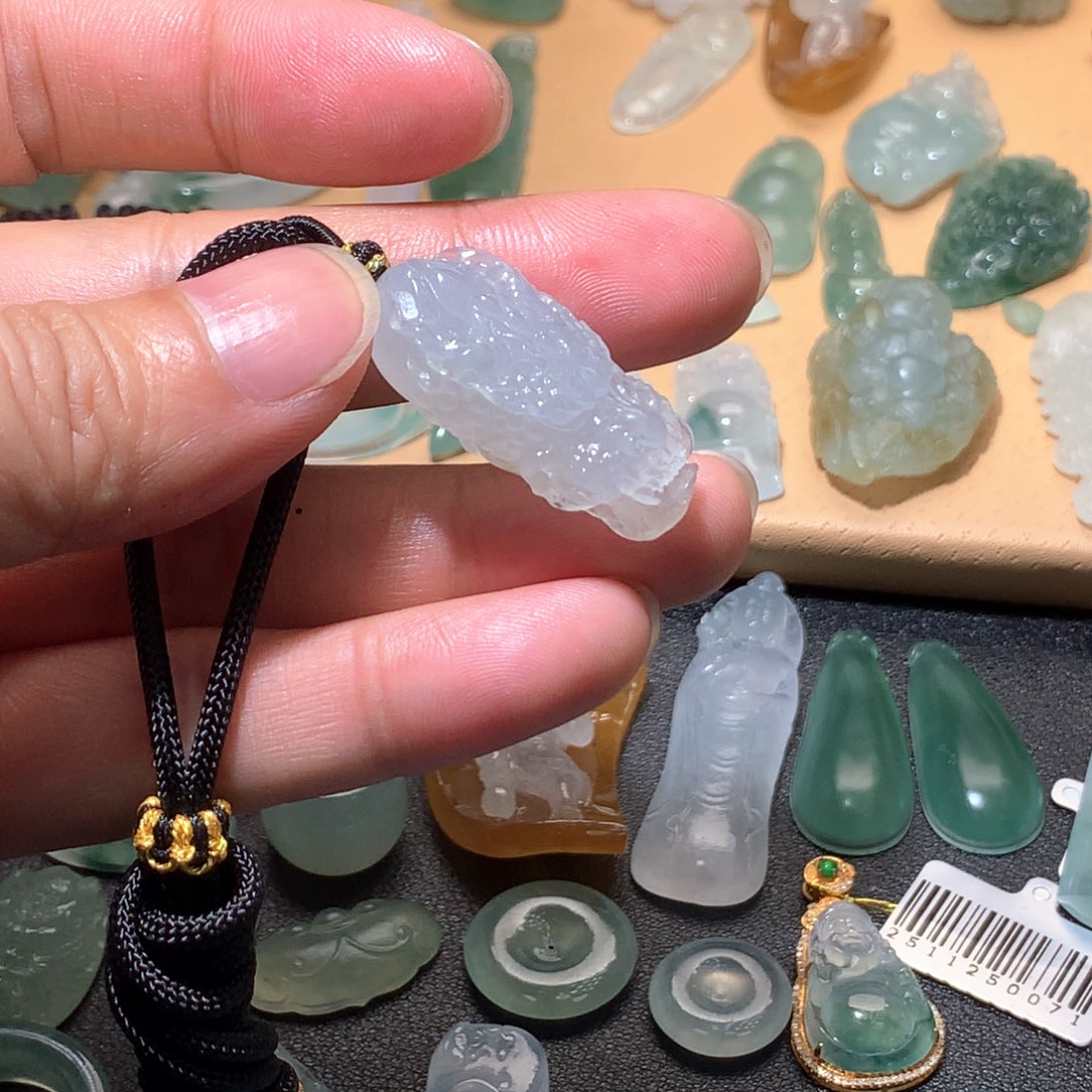 颈饰未镶嵌翡翠挂件