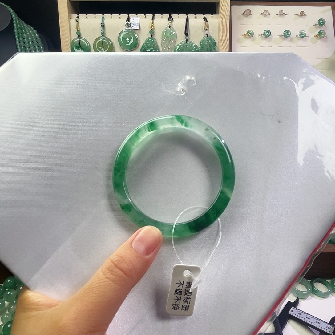 随***心石英质玉未镶嵌手镯50.8