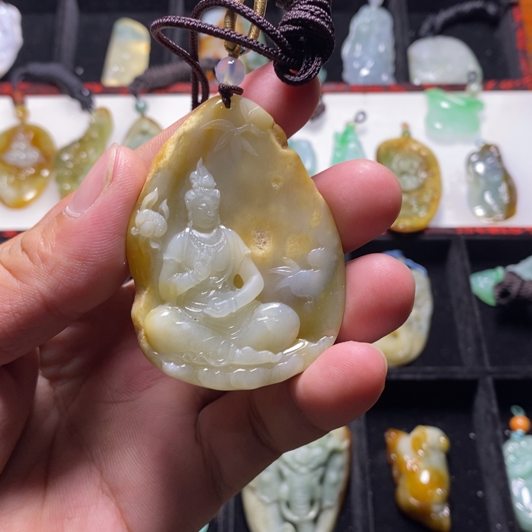 颈饰未镶嵌翡翠挂件