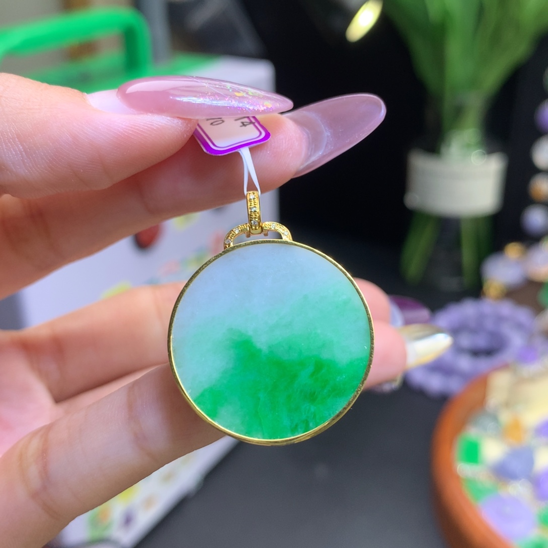 翡翠18K金镶嵌颈饰