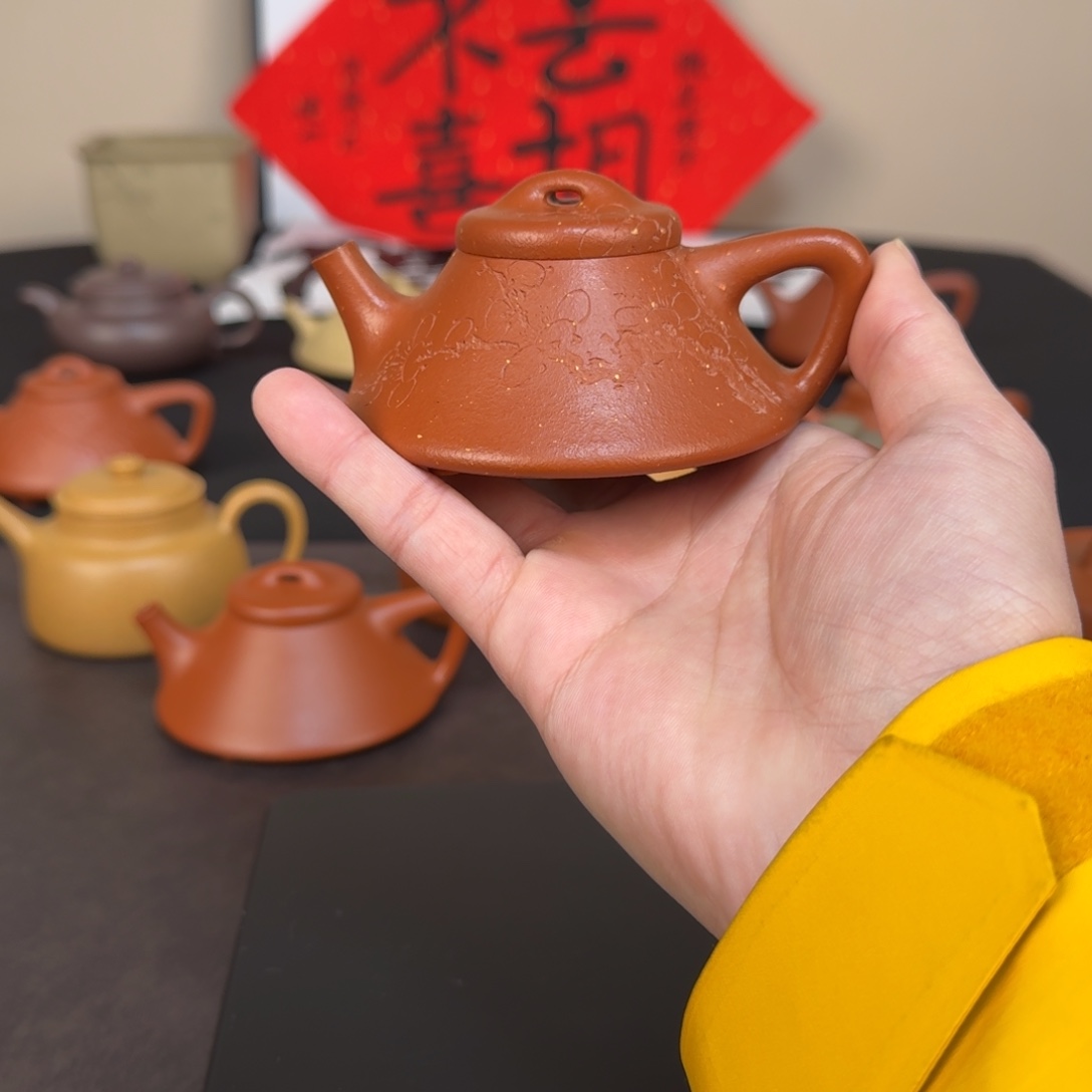 紫砂茶壶朱泥刻绘文瓢