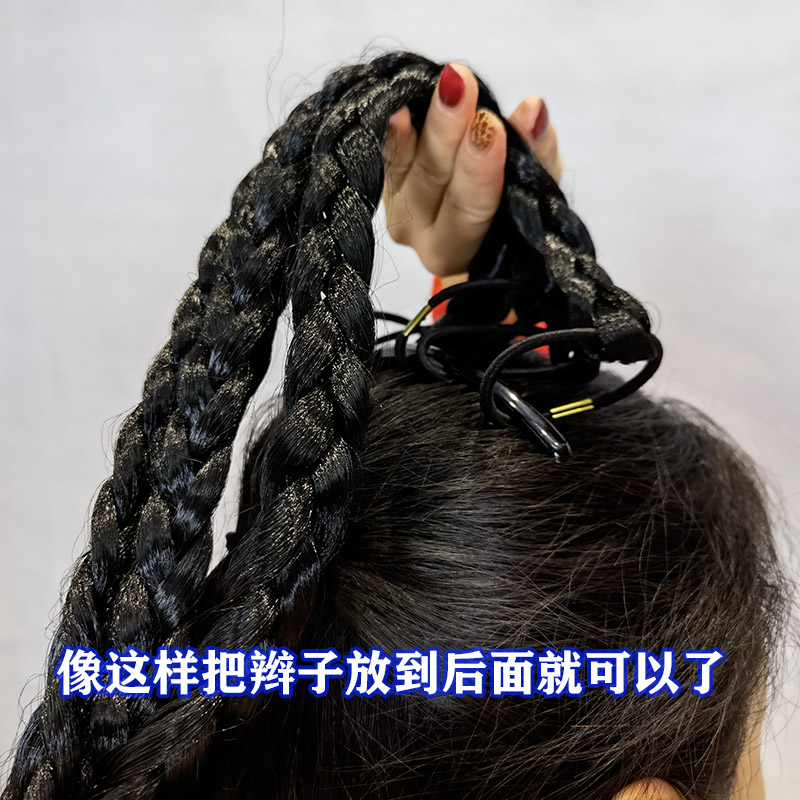 新疆传统民族舞蹈服饰麻花辫子