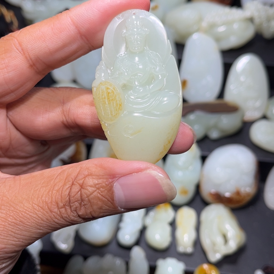 小***凉和田玉未镶嵌颈饰