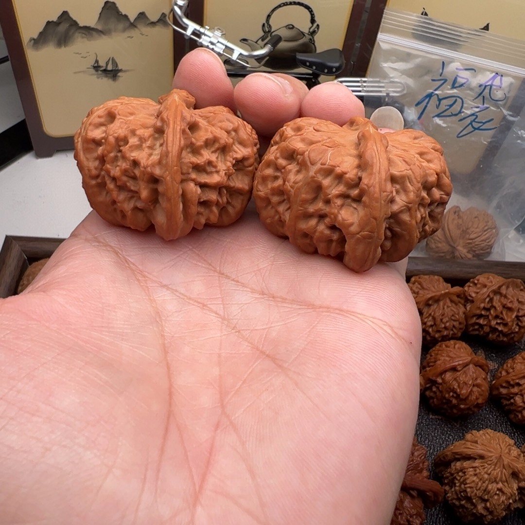 张***兵核桃漂亮白狮子一对全品