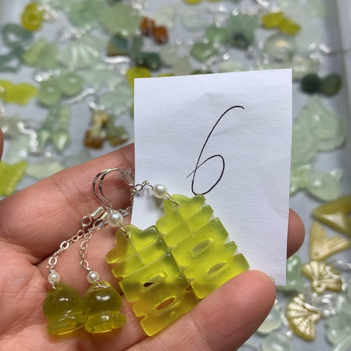 蛇纹石玉耳钉足银镀金镶嵌千*