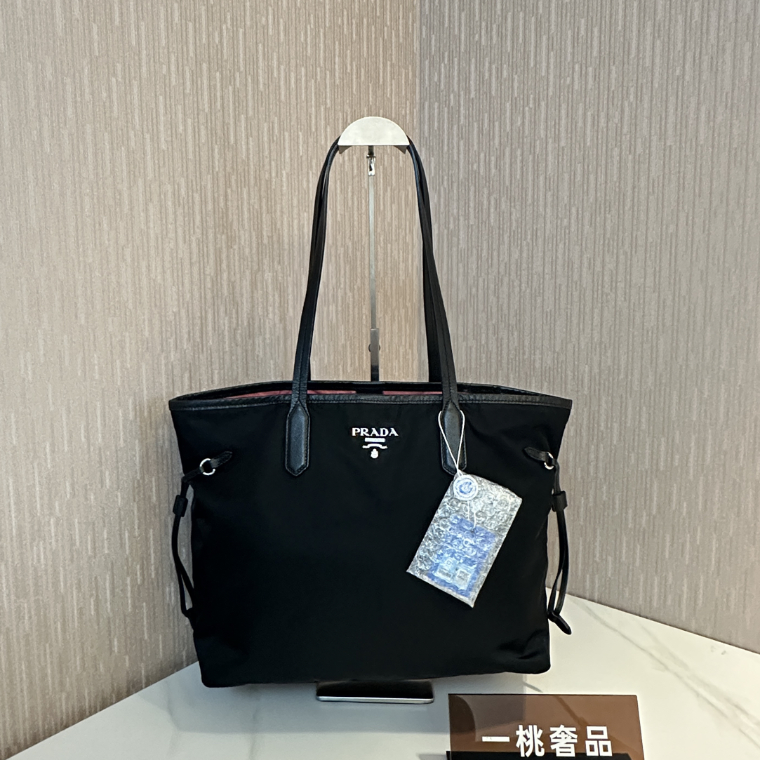 95新 Prada/普拉达 一桃/普拉达 降落伞尼龙托特单肩