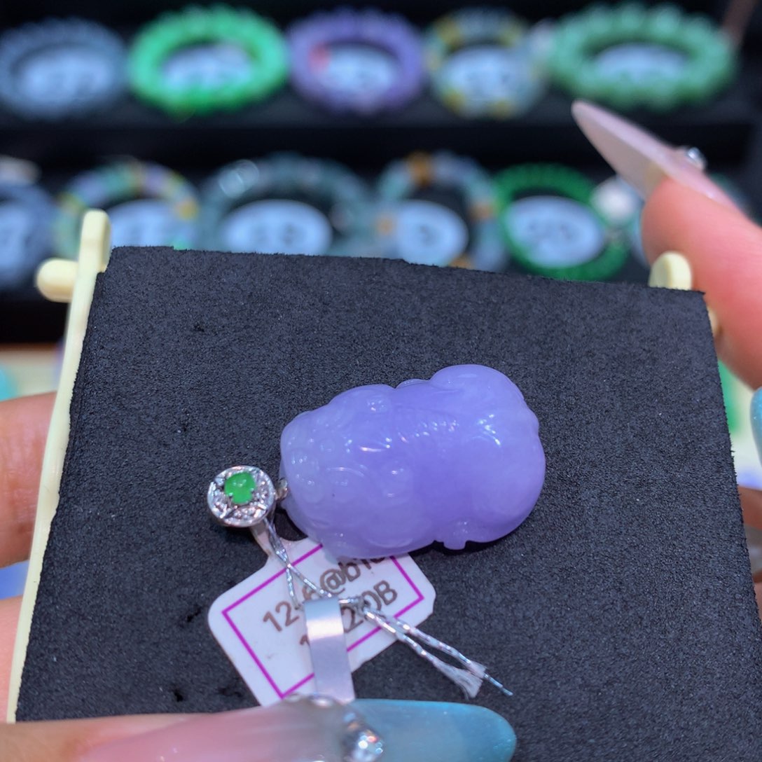 翡翠18K金镶嵌颈饰翡翠