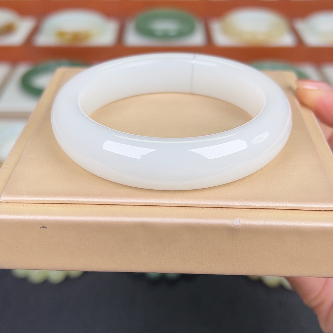 和田玉未镶嵌手镯和田玉白玉手镯