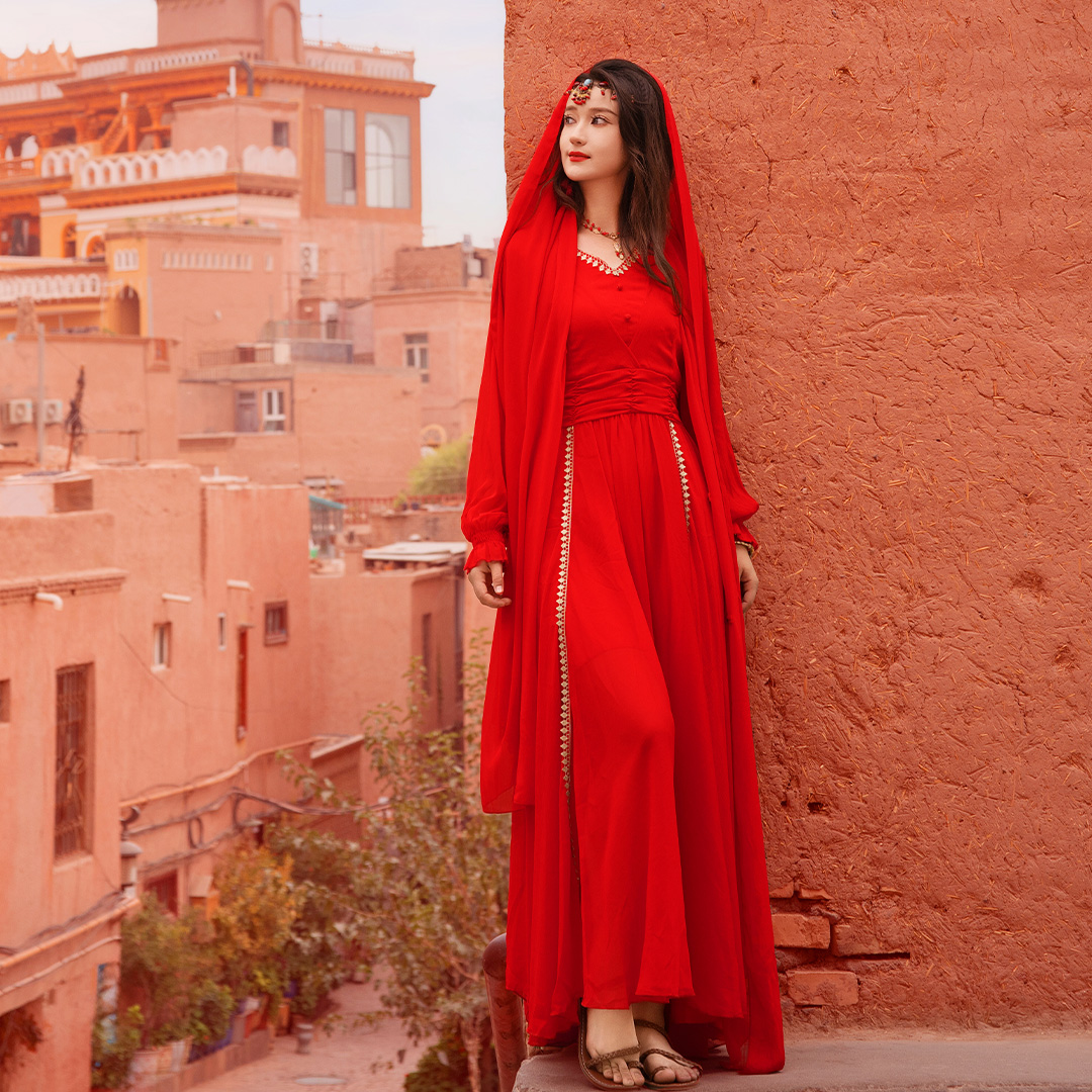 新疆异域风情旅游连衣裙红色海边度假沙滩裙拖地长裙三亚拖尾红裙