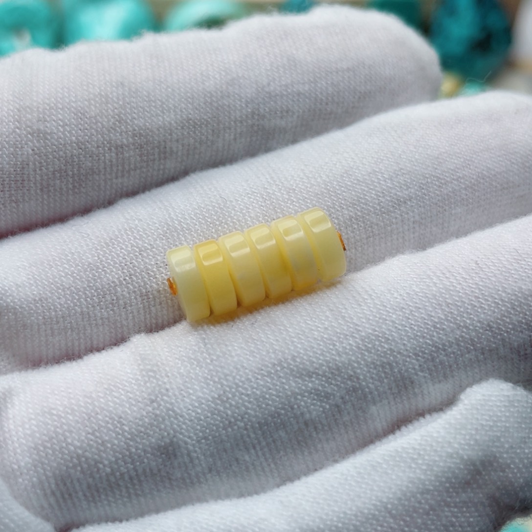 蜜蜡未镶嵌珠宝奇石