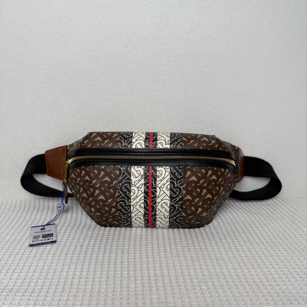 95新 BURBERRY/博柏利 5779/男士经典休闲棕色满印胸腰包