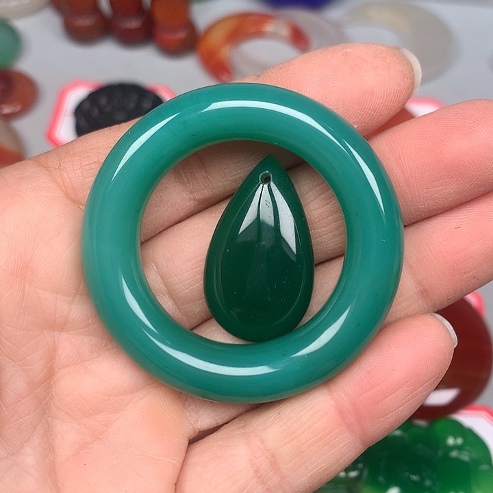 M***h玛瑙/玉髓未镶嵌颈饰