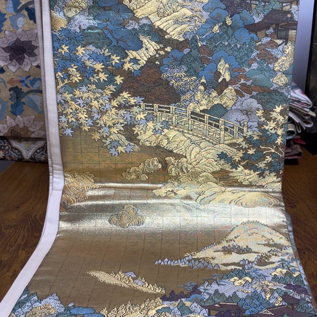 塔***塔织绣织锦技艺高超的技术