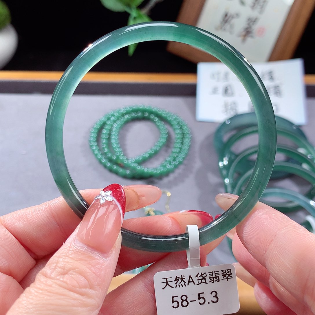 翡翠手镯（圆镯）未镶嵌