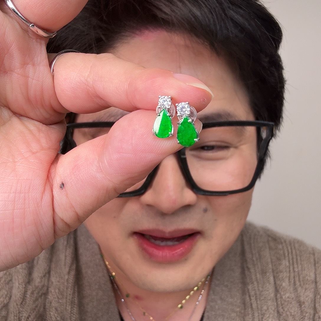 翡翠未镶嵌颈饰一对