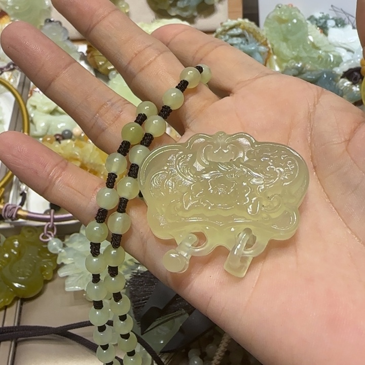 蛇纹石玉吊坠未镶嵌许*