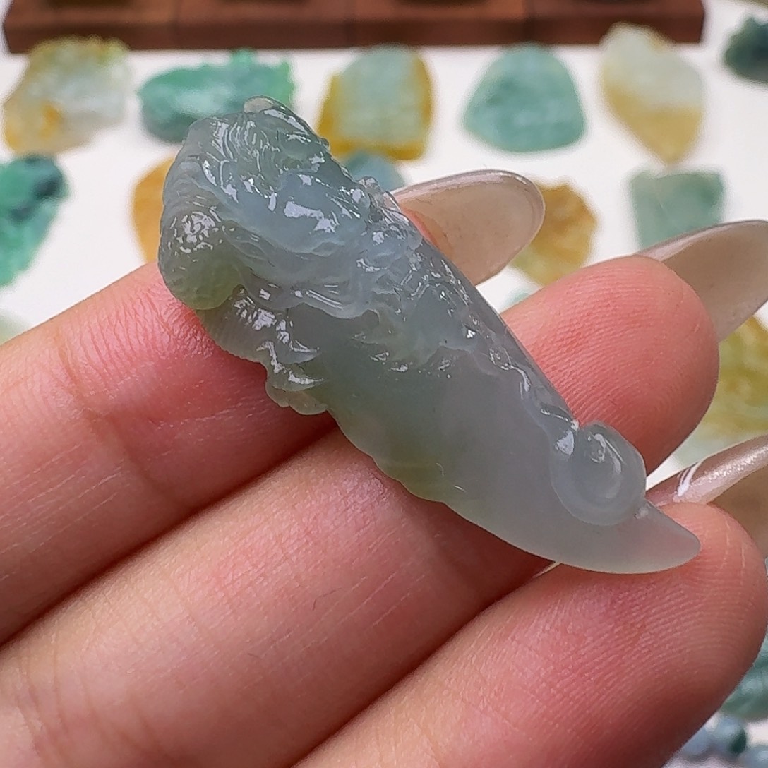 定制翡翠未镶嵌龙牙