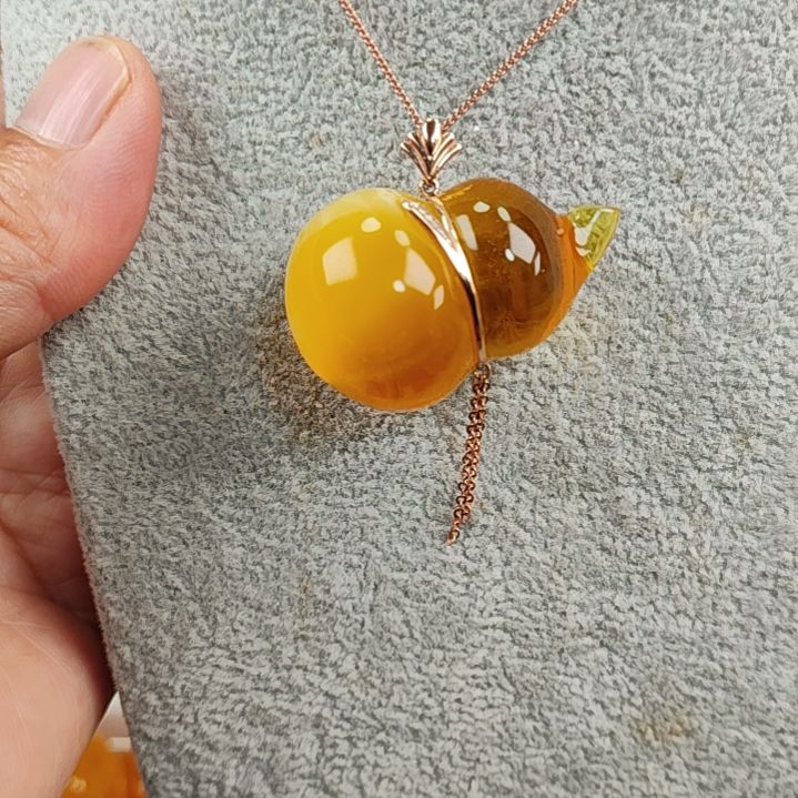 蜜蜡吊坠(赠链)18K金镶嵌