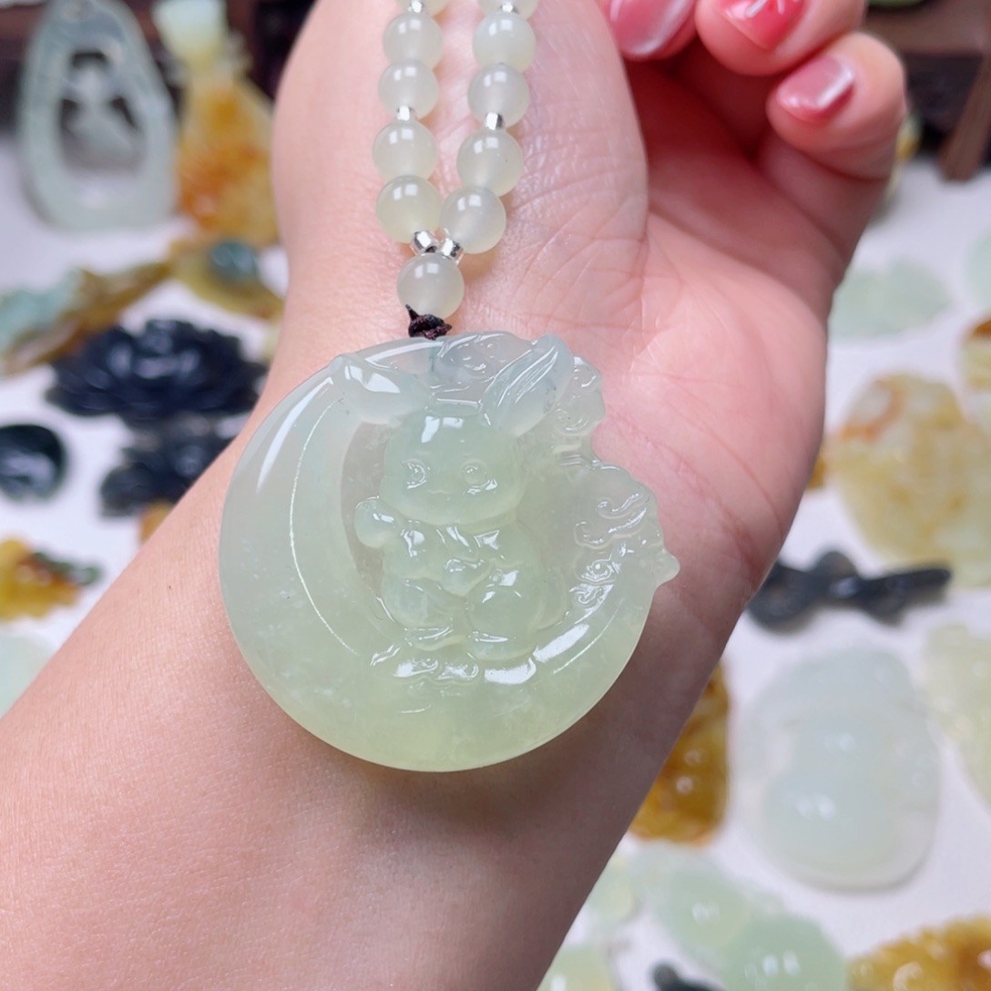 蛇纹石玉颈饰未镶嵌