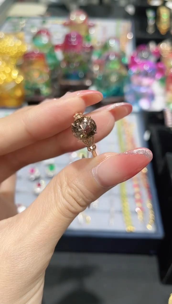  18K金镶嵌碧玺戒指