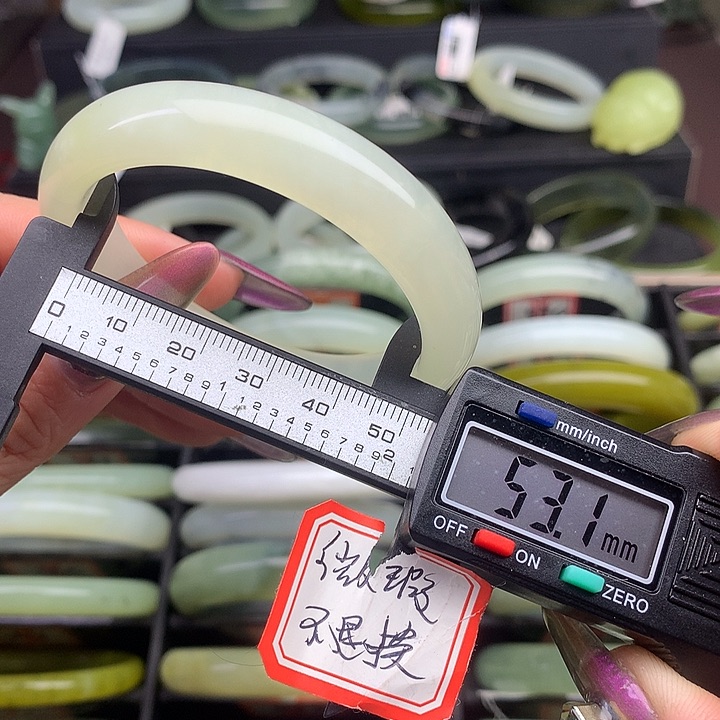 蛇纹石玉手镯未镶嵌569