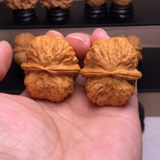 文玩核桃把件鬼脸铁蝴蝶34