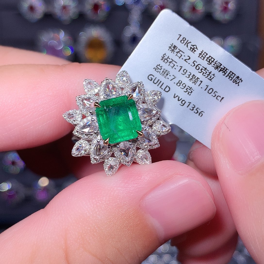 戒指18K金镶嵌祖母绿