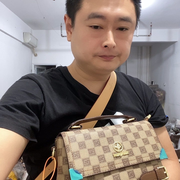 鳄鱼皮（革）犏牛皮（革）