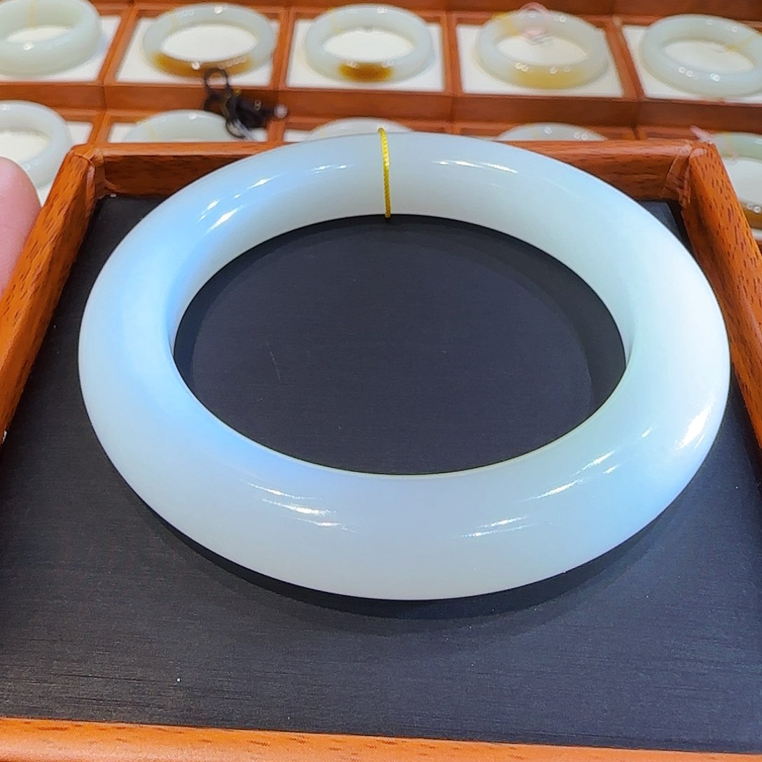 和田玉手镯未镶嵌新疆羊脂白玉55 56