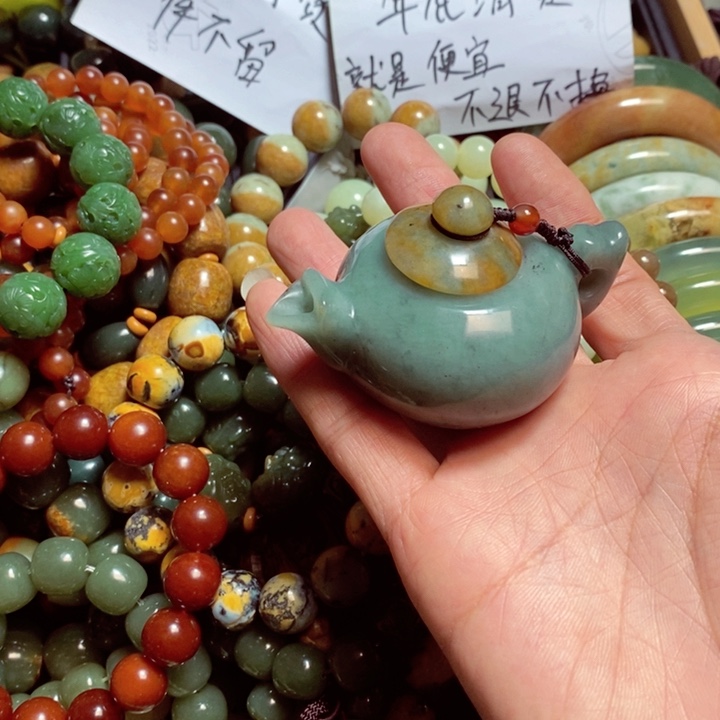 蛇纹石玉颈饰未镶嵌
