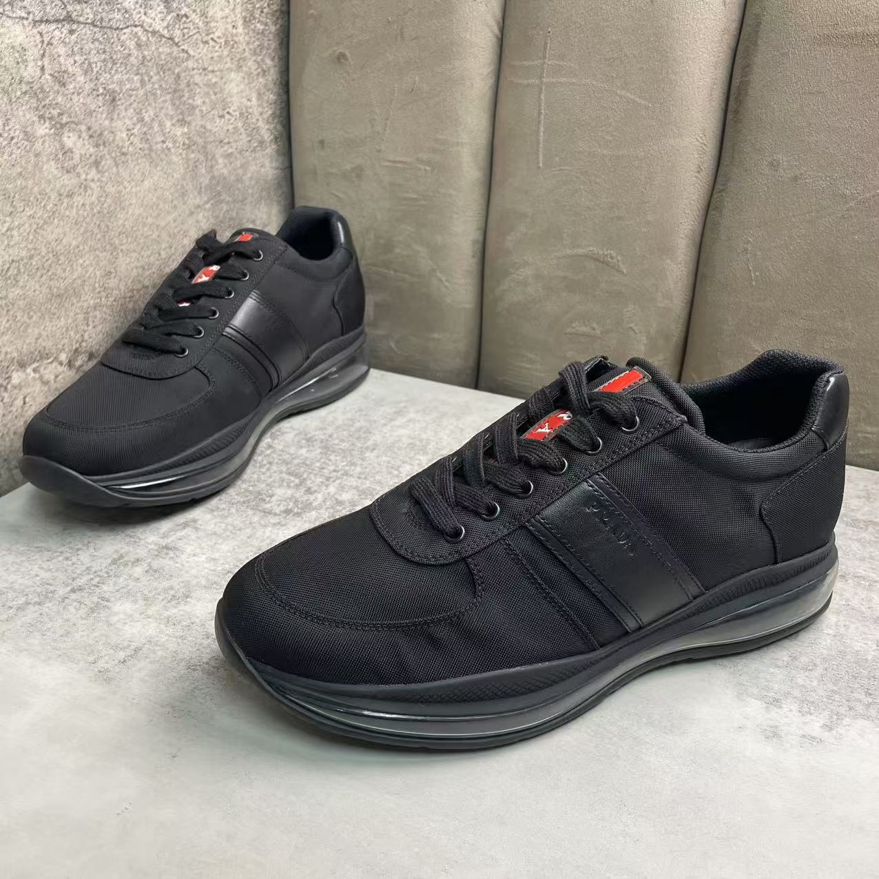 全新未使用 Prada/普拉达 黑色帆布舒适百搭透气运动鞋/41.5码