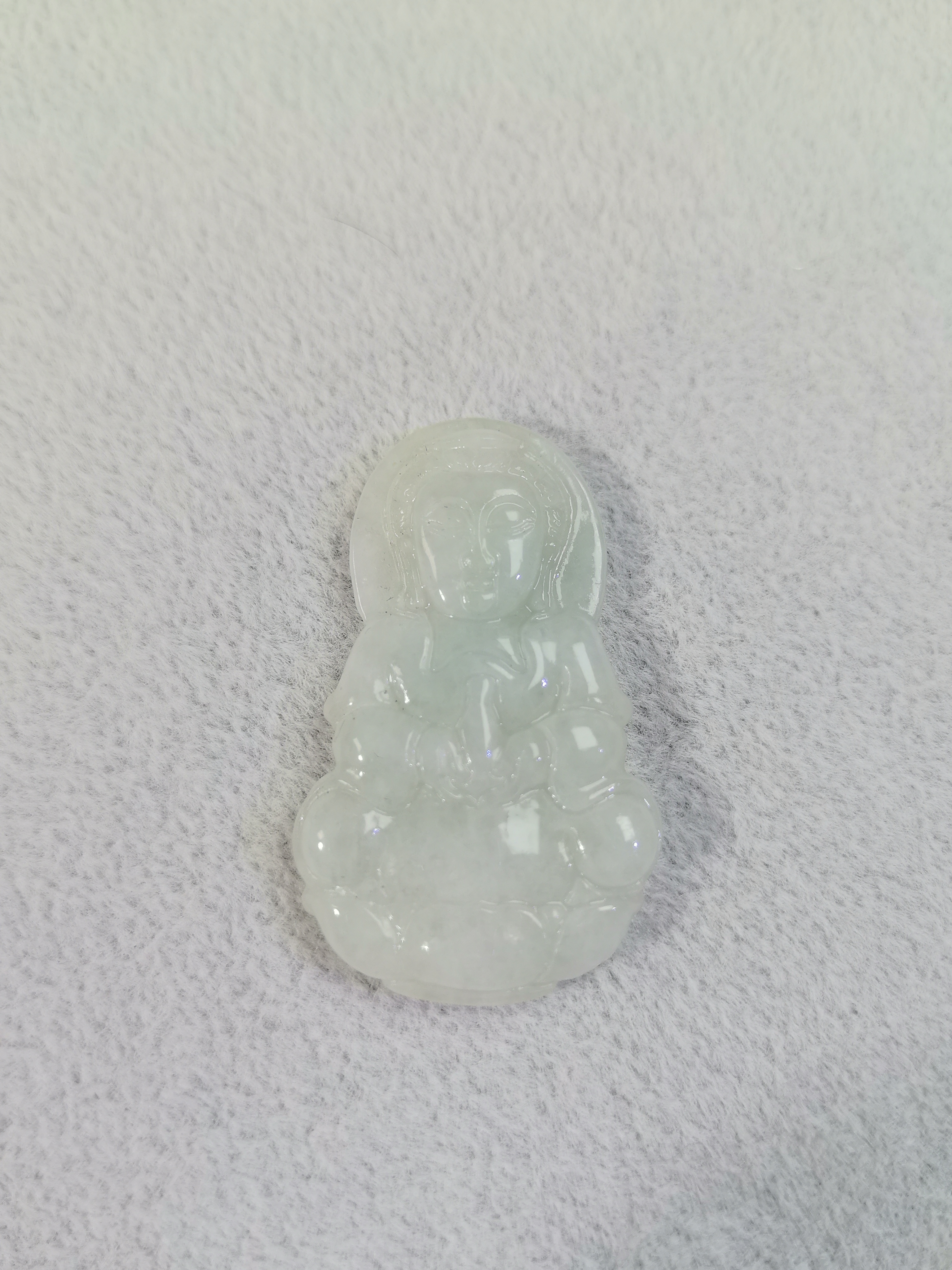 天然A货翡翠观音吊坠，细糯种 。41*26*6.1。