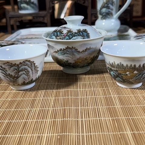 汪派山水汪沁粉彩套组