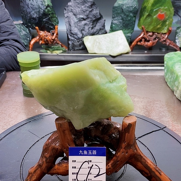 蛇纹石玉原石未镶嵌