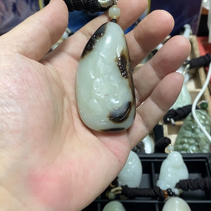北***堂和田玉未镶嵌颈饰