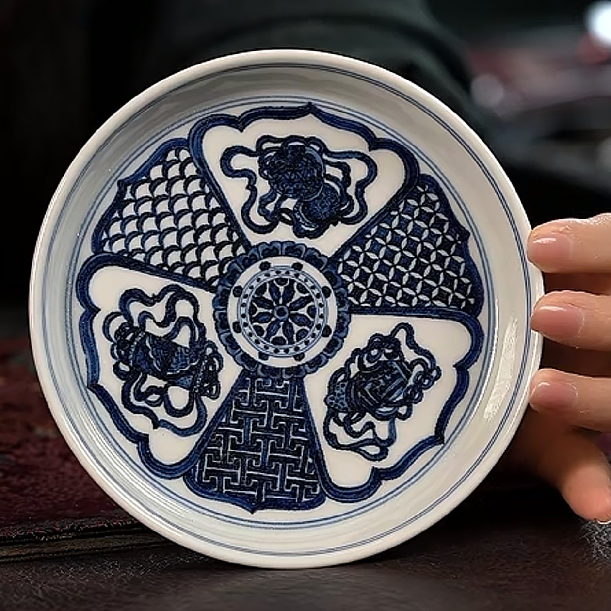 【品遗敬仁】研山琢器仿明青花杂宝小壶承