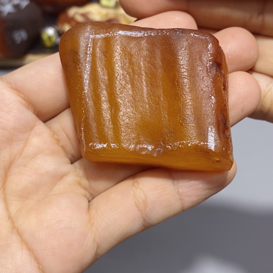 岩***子定制琥珀蜜蜡原石