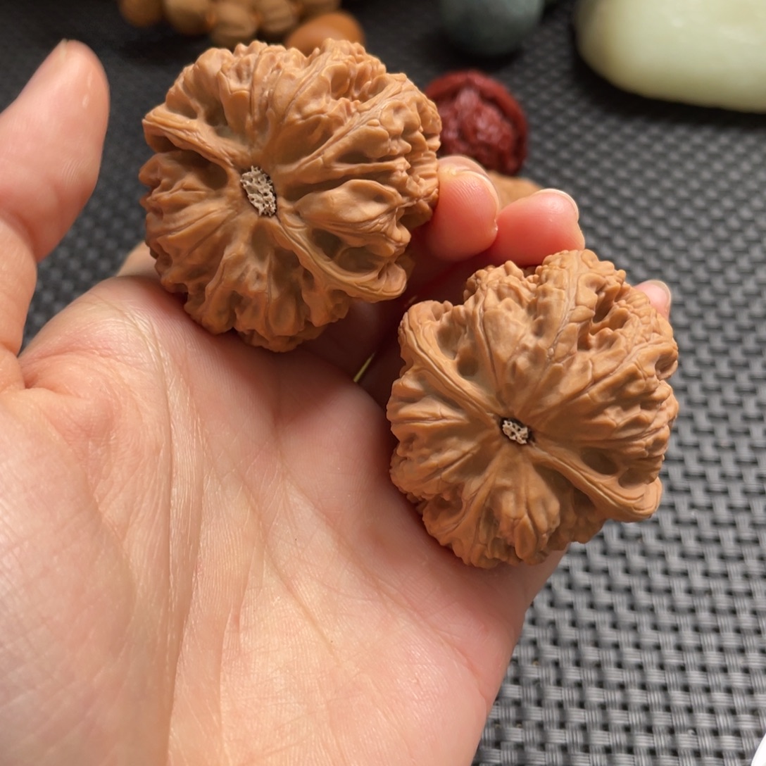 文玩核桃吊坠粗筋44有修飞边