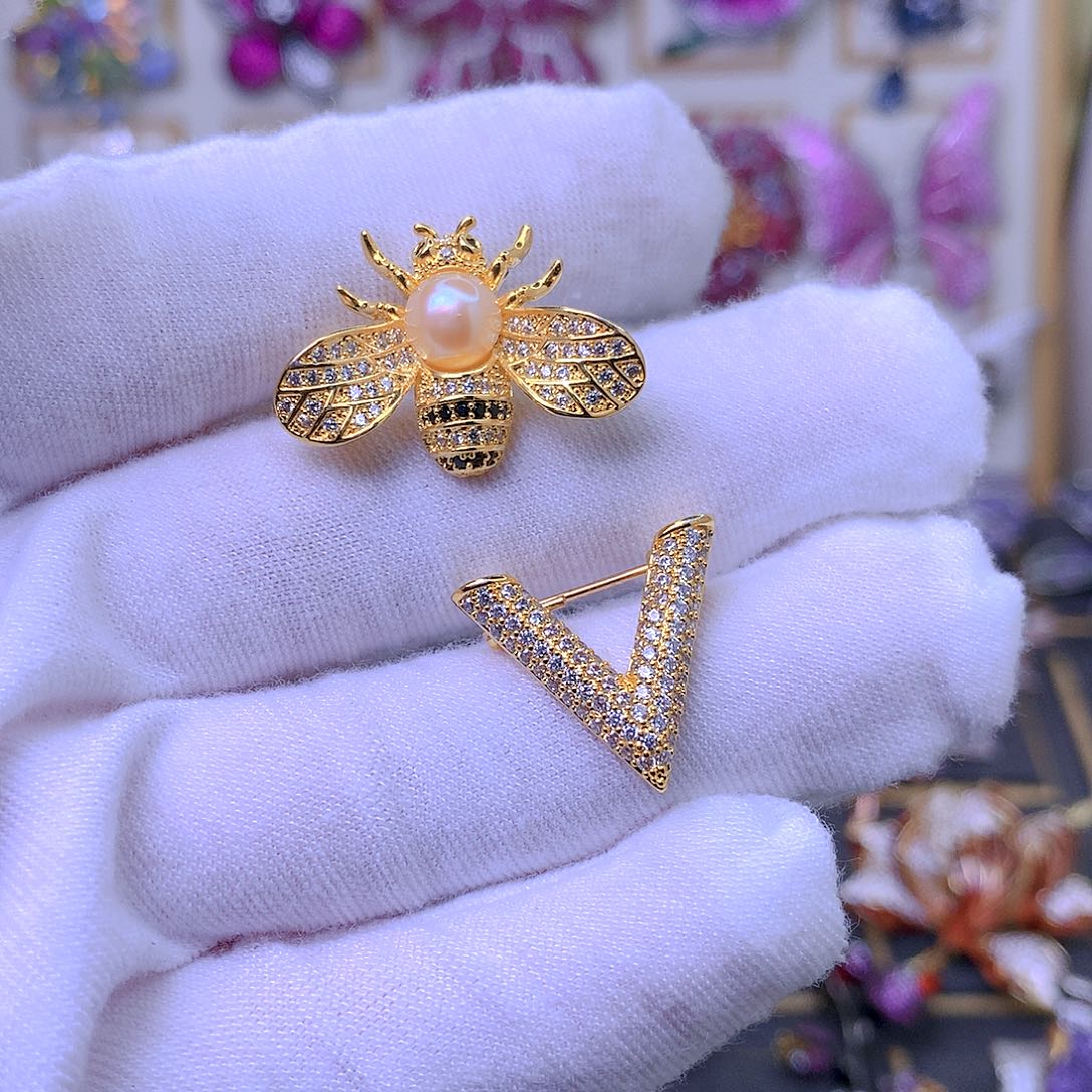 合成立方氧化锆铜胸针2个