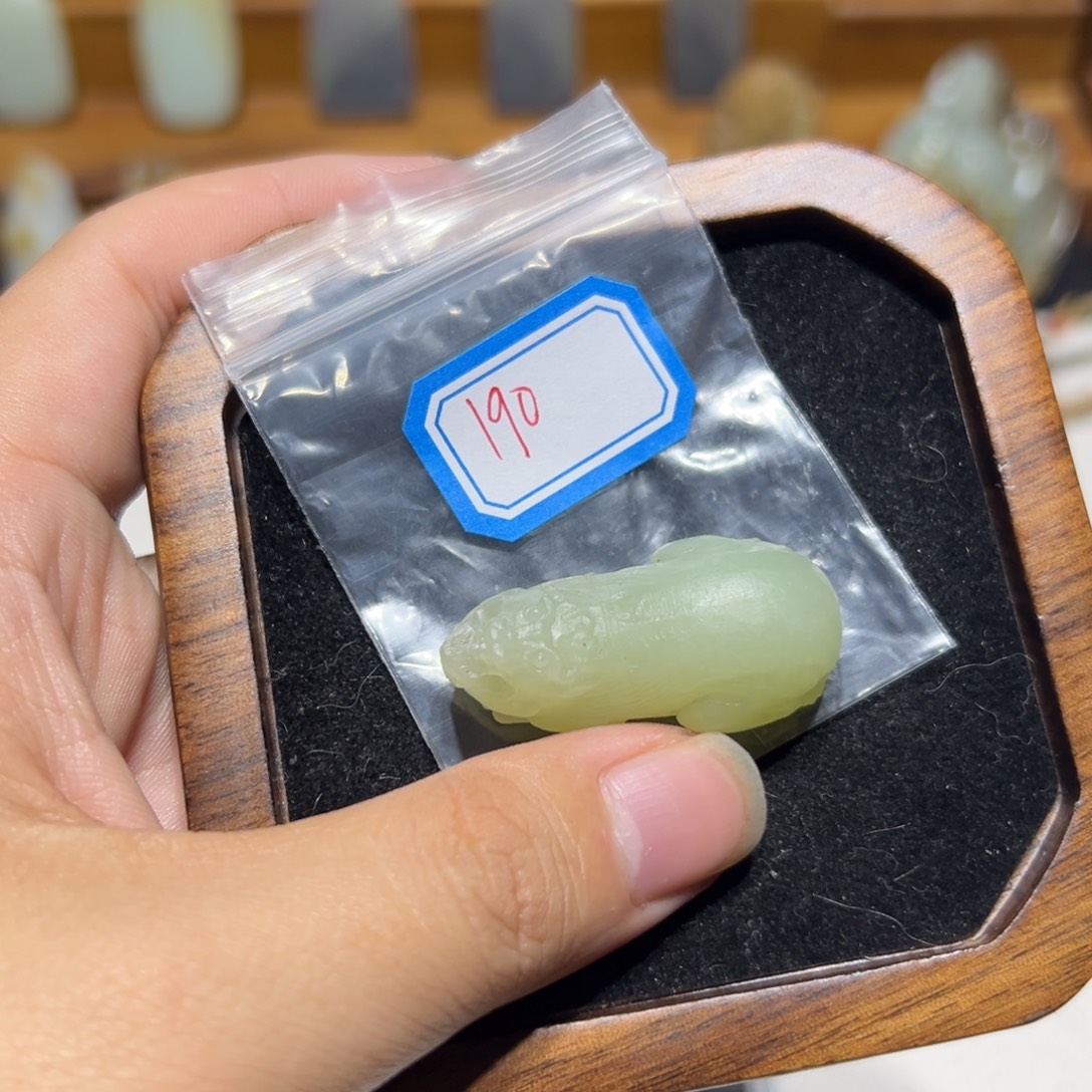 迷***羊和田玉未镶嵌颈饰