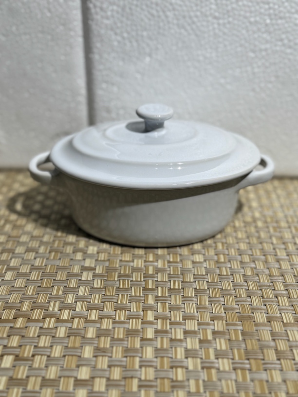 椭圆形双耳小考碗 底部是陶瓷出气孔 （微瑕）