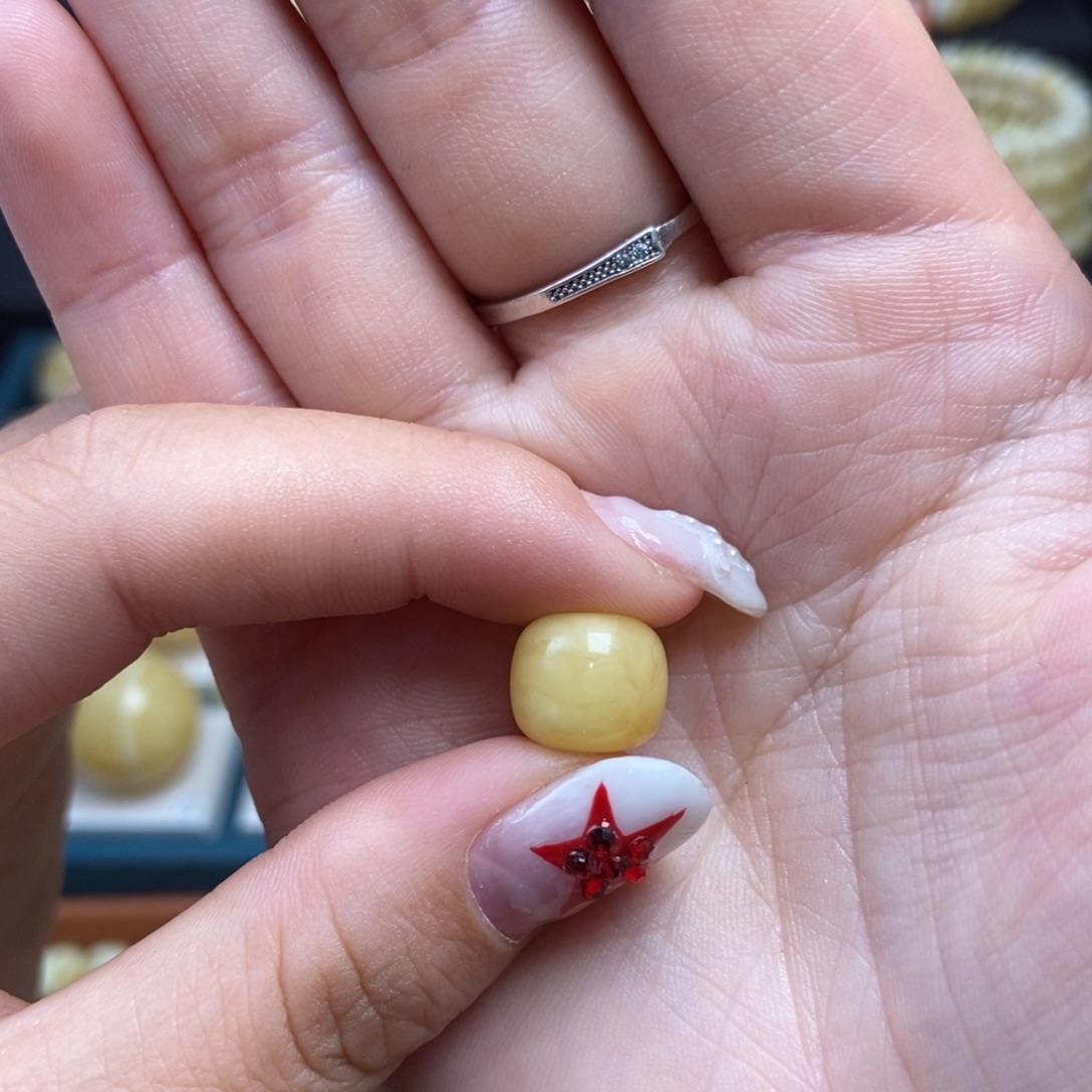 蜜蜡未镶嵌珠宝奇石10.6*9.4mm