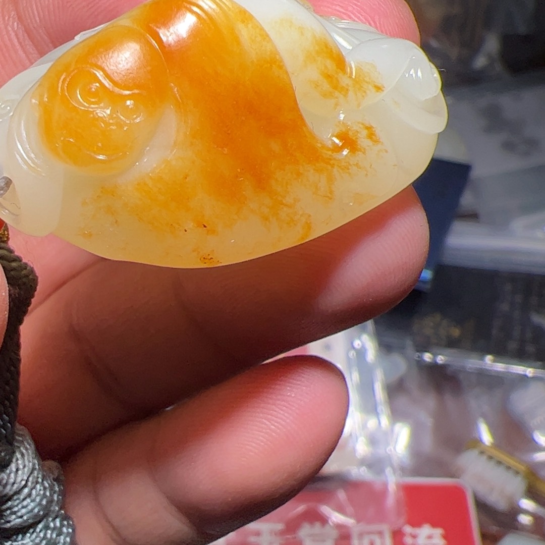 和田玉颈饰未镶嵌最****熊