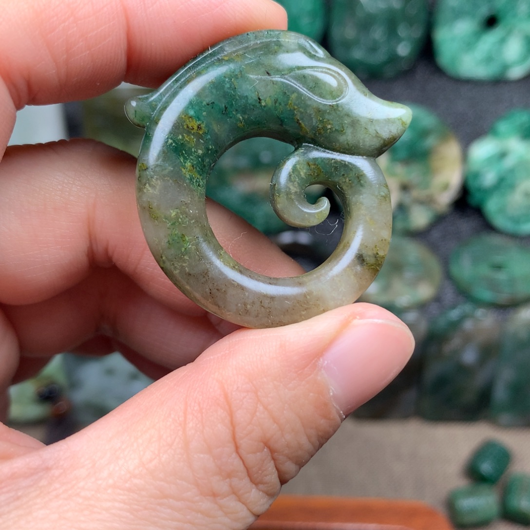 独山玉未镶嵌颈饰