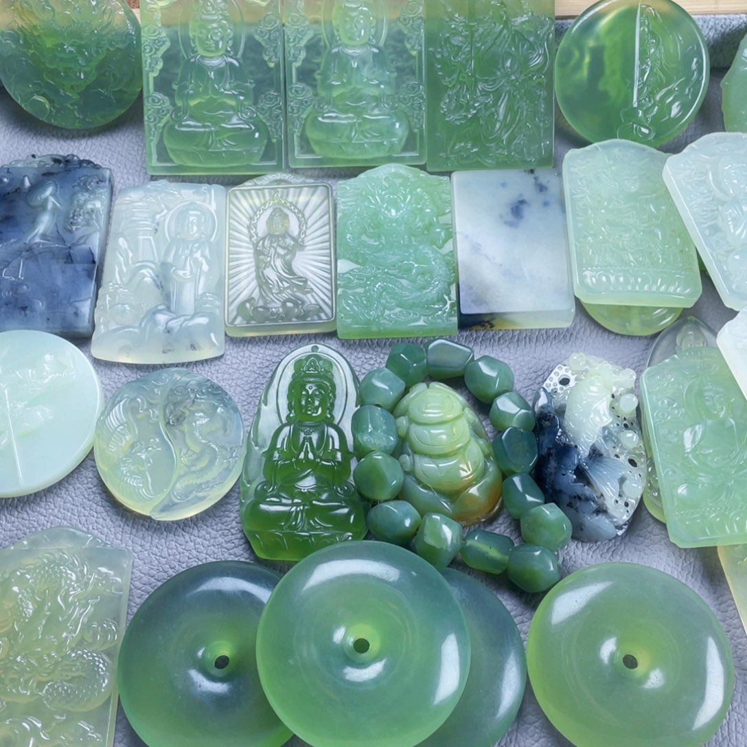 蛇纹石玉颈饰未镶嵌