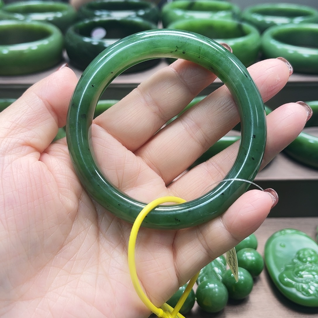 和田玉（碧玉）未镶嵌手镯