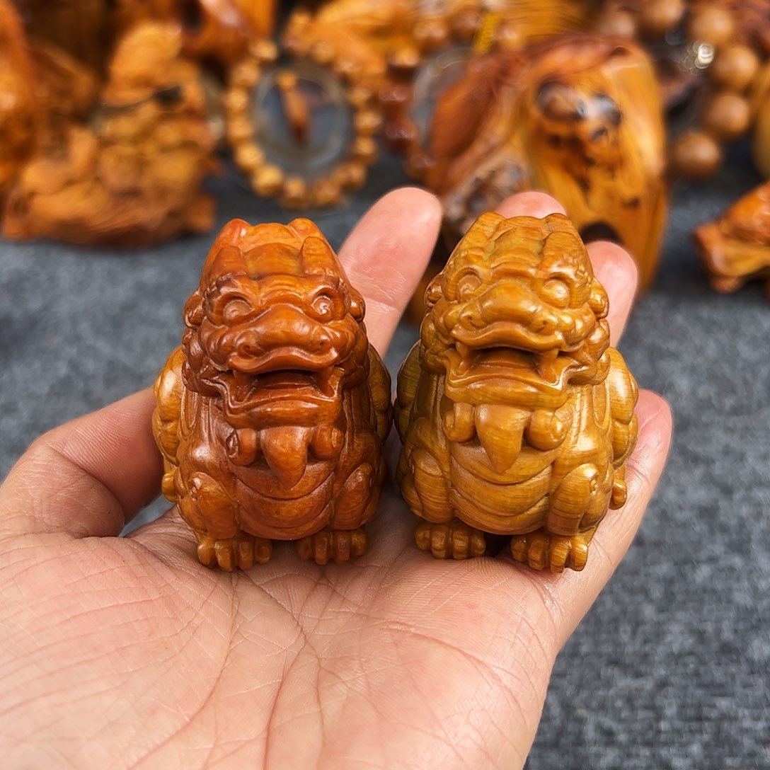 柏木太行崖柏溏心玉化把件貔貅一对