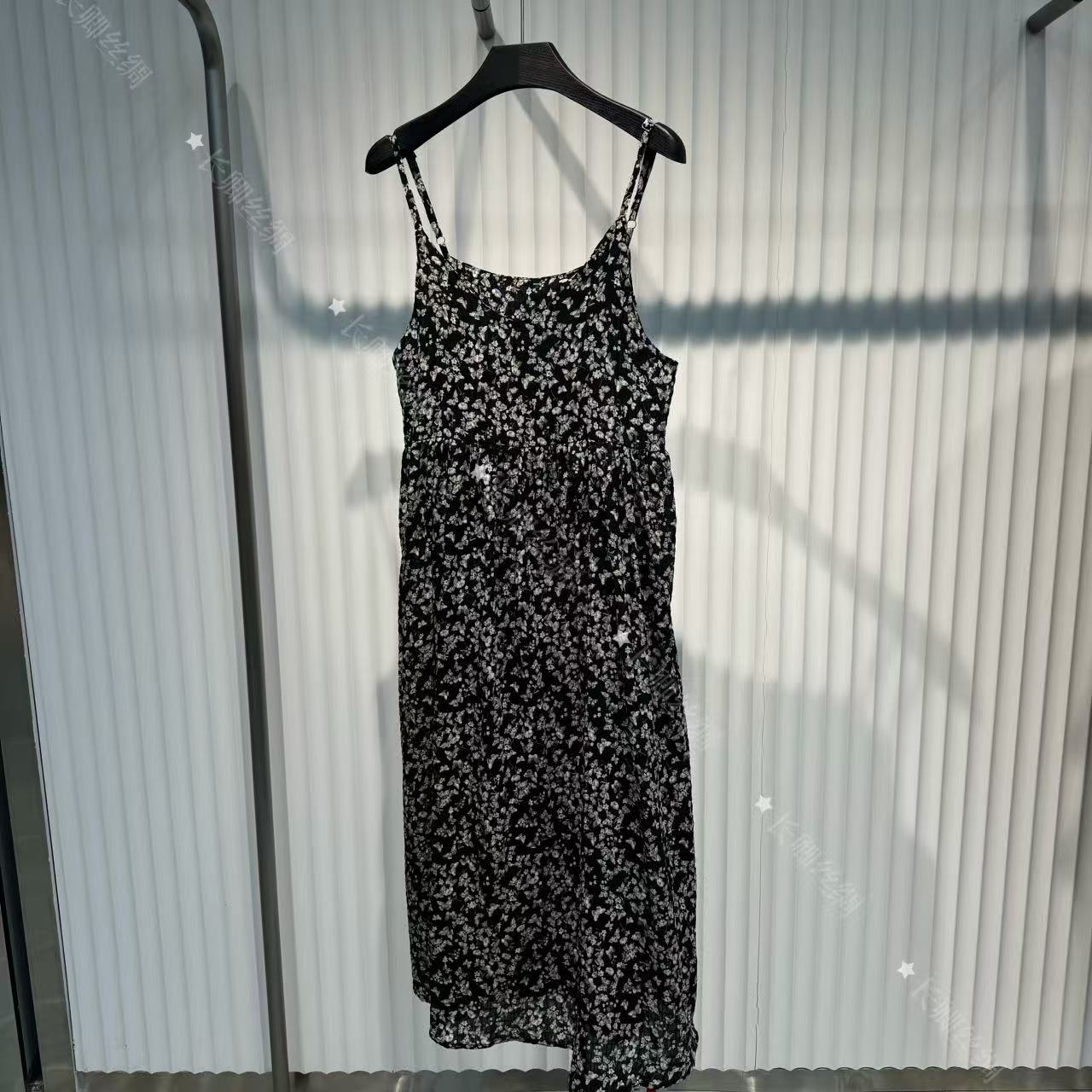 【长卿】时尚百搭碎花吊带连衣裙2025新款显瘦吊带裙女FY5030601